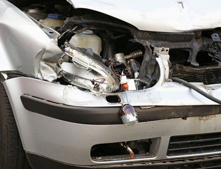 Fahrerflucht und unerlaubtes Entfernen vom Unfallort (§ 142 StGB): Strafen, Führerschein und Verteidigung