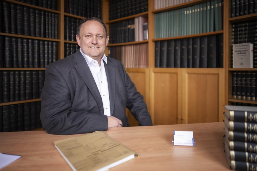 Rechtsanwalt Philipp Marquort Fachanwalt für Strafrecht seit 22 Jahren Verteidigt Rechtsanwalt Philipp Marquort bundesweit Beschuldigte und Angeklagte